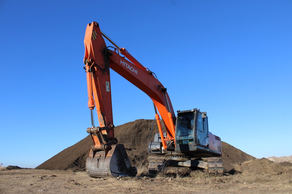 Экскаватор гусеничный Hitachi ZX240